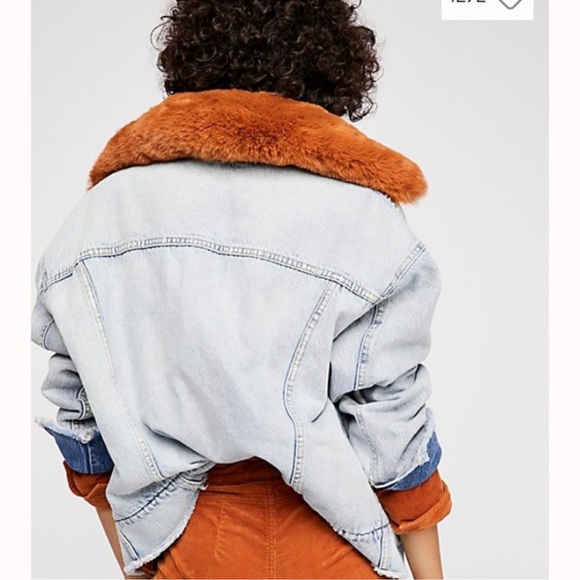 Levi’s Oversized Denim Jacket with Sherpa Lining and Faux Fur Collar - Picture 2 of 4